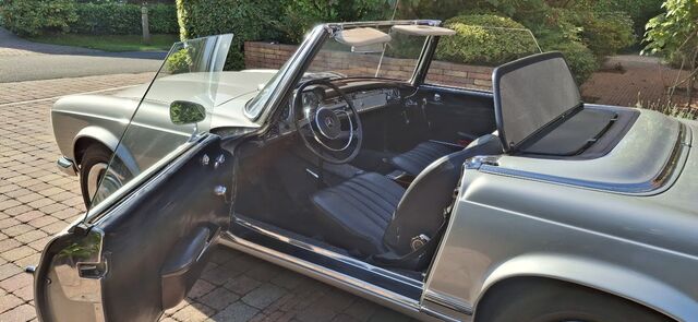 Mercedes-Benz 230 W113 - Pagoge