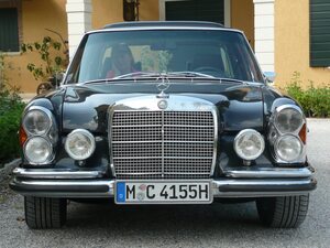 Mercedes-Benz 300 w109
