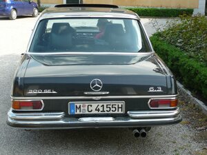Mercedes-Benz 300 w109