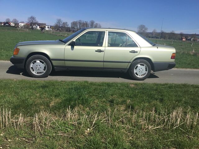 Mercedes-Benz 230 124