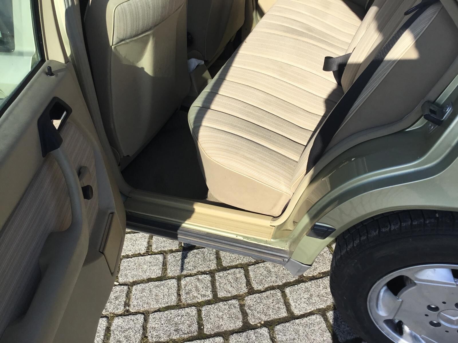 Mercedes-Benz 230 124
