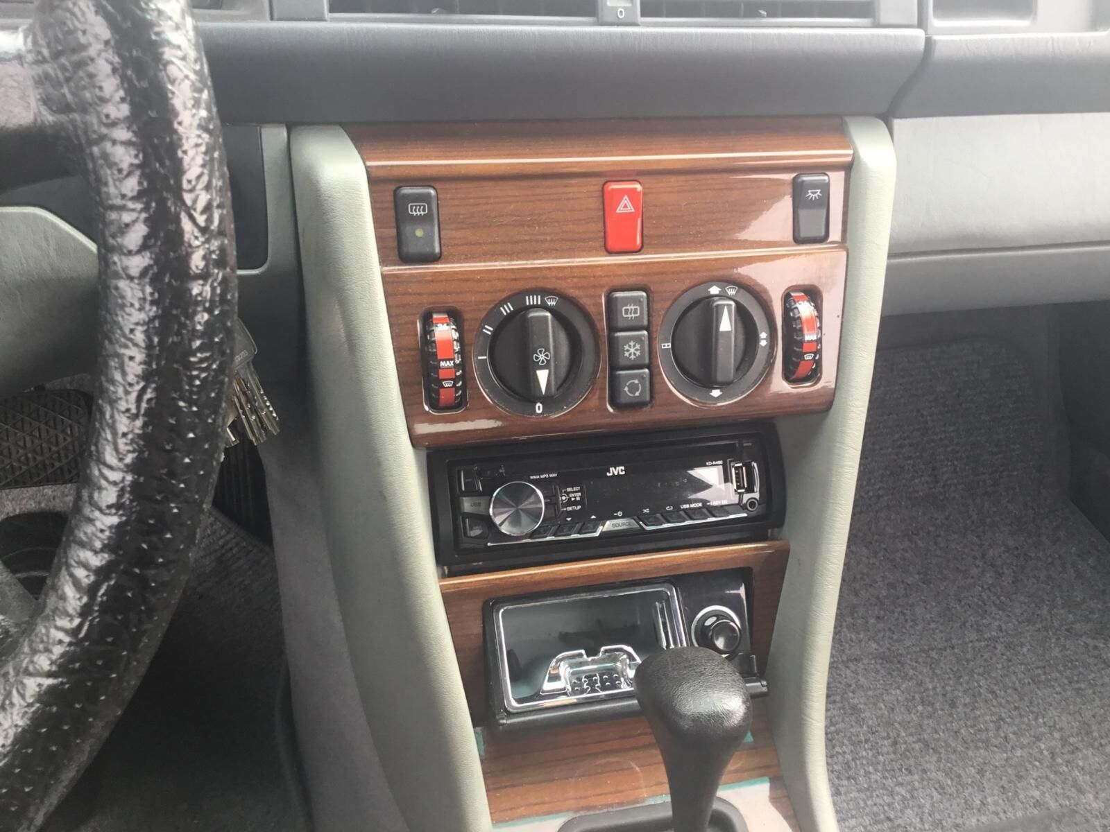 Mercedes-Benz 230 124