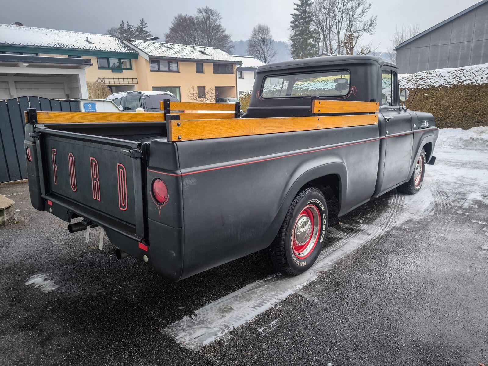 Ford F 100 Custom Cab 1/2 ton Truck