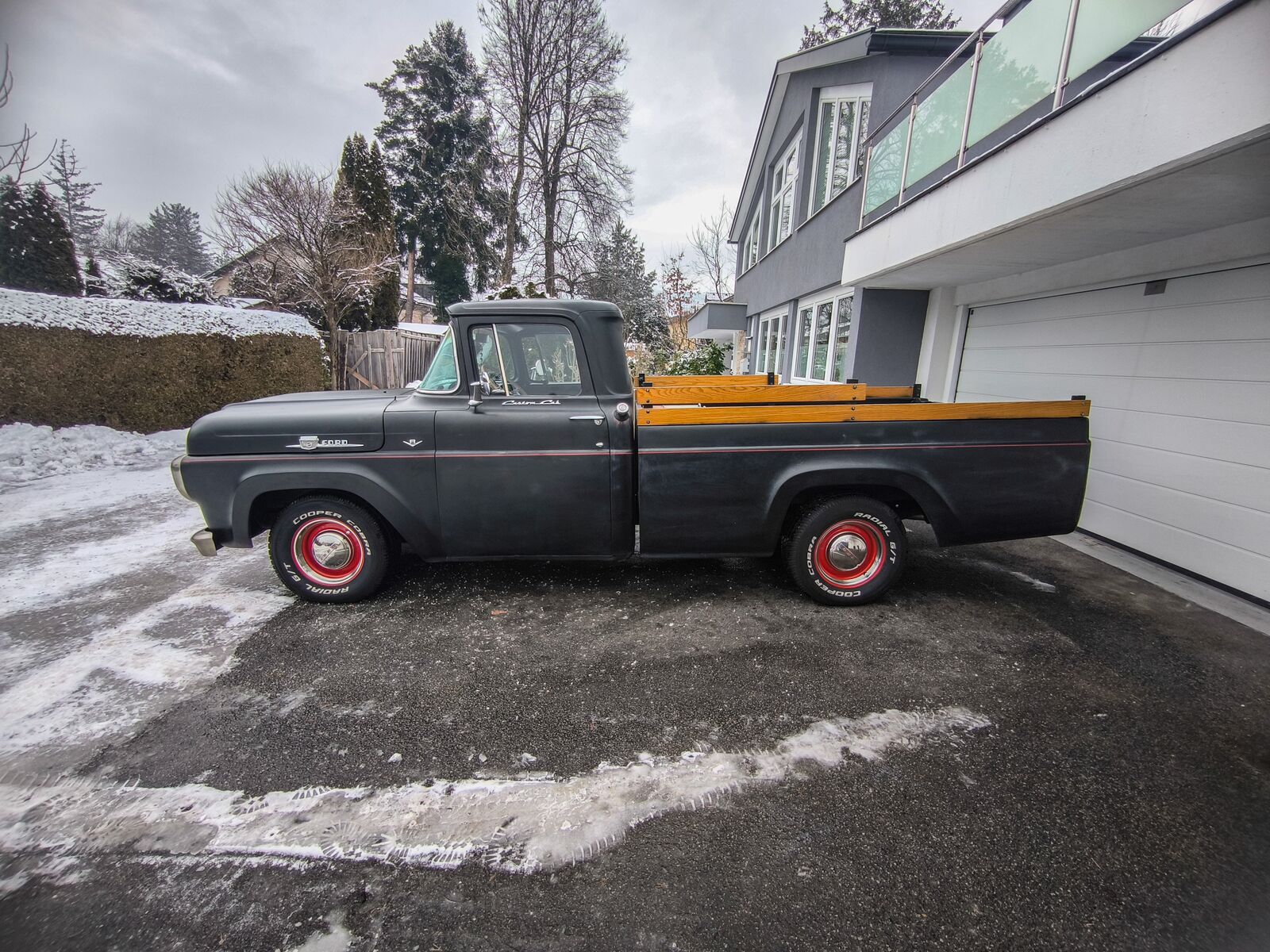 Ford F 100 Custom Cab 1/2 ton Truck