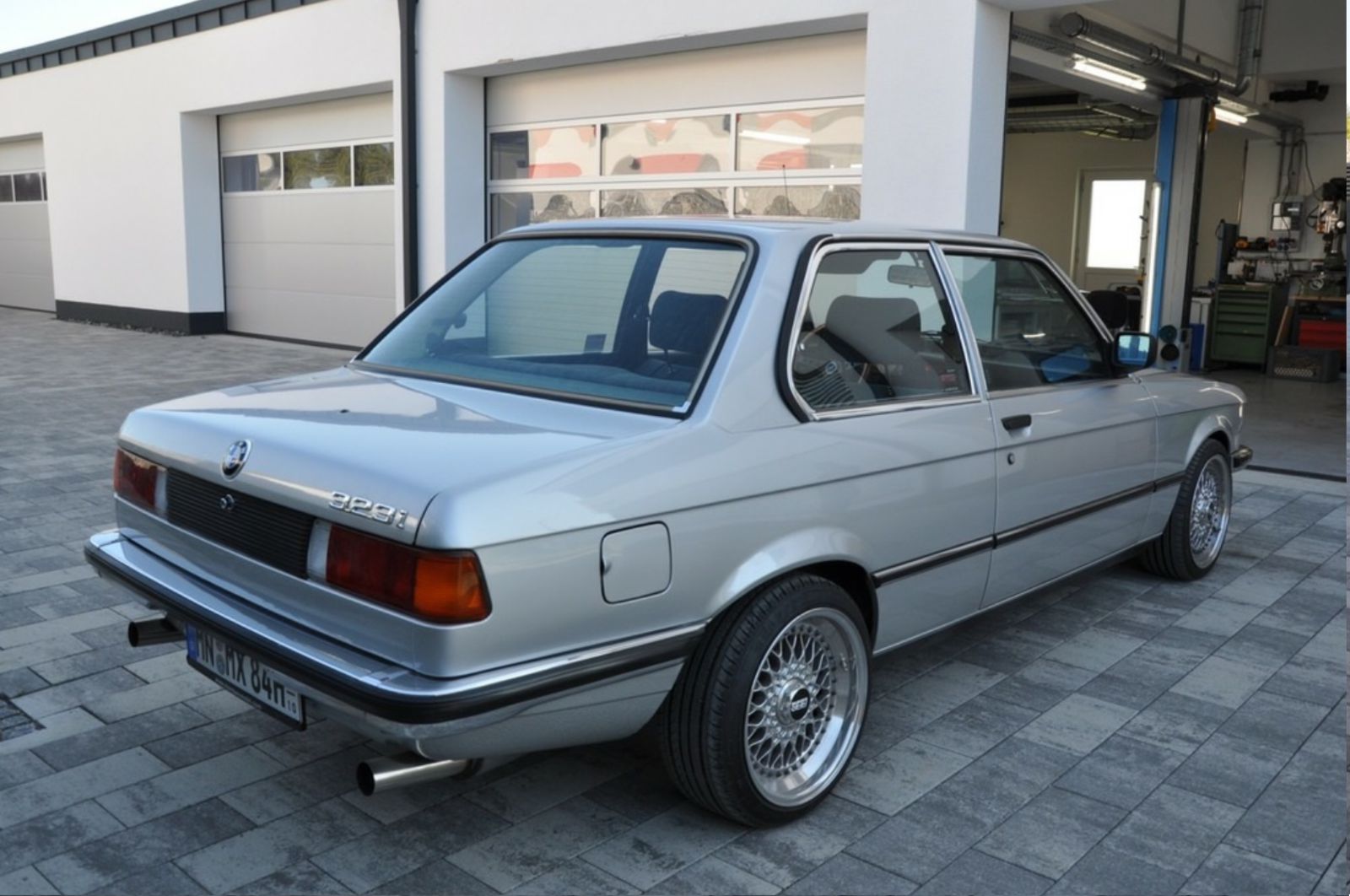 BMW 323 E21