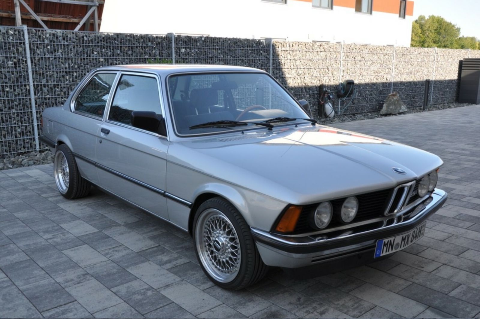 BMW 323 E21