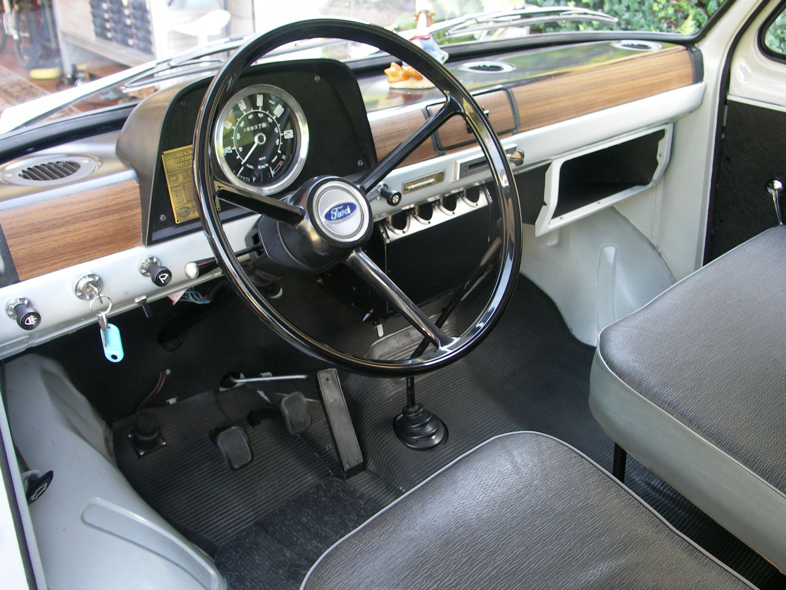 Ford Transit Mk1 F900