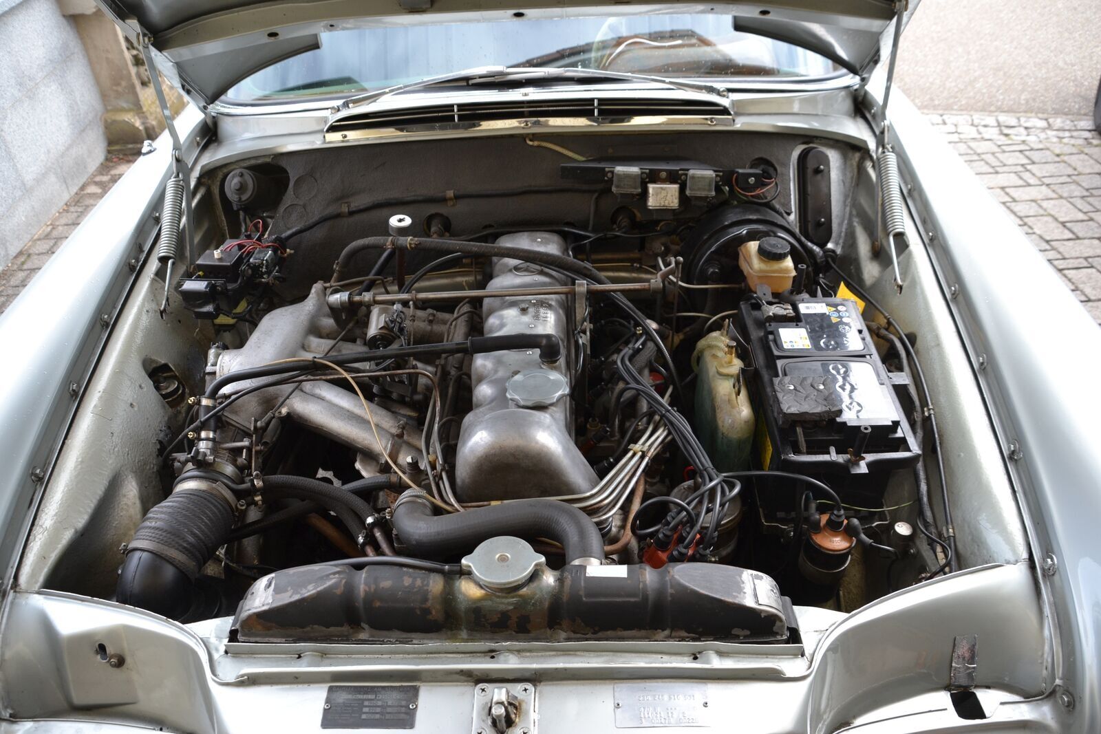 Mercedes-Benz 250 SE  (W111)