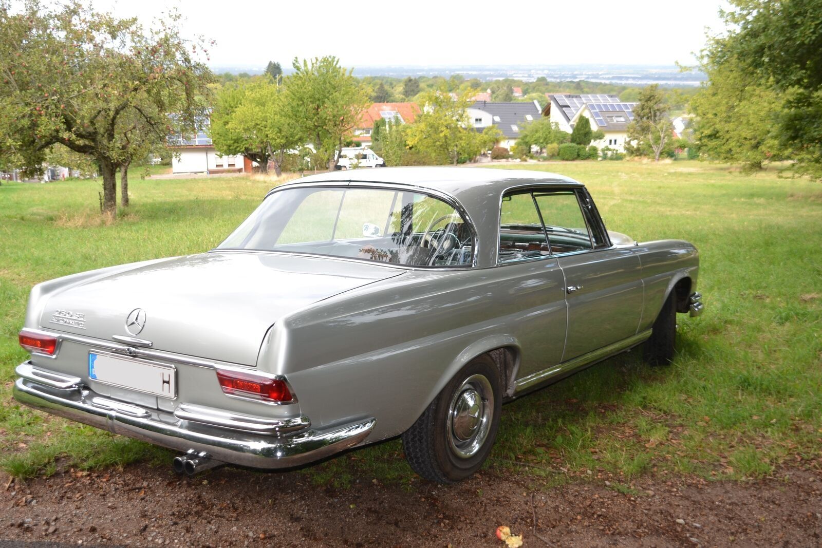 Mercedes-Benz 250 SE  (W111)