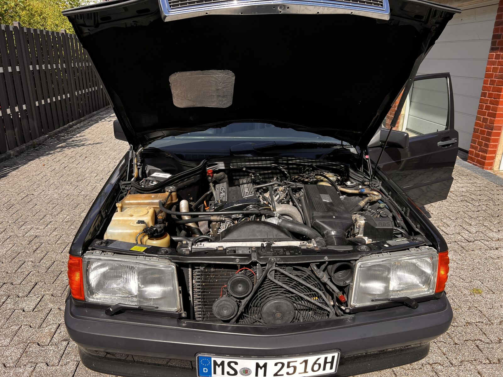 Mercedes-Benz 190 W201 190E 2.5-16