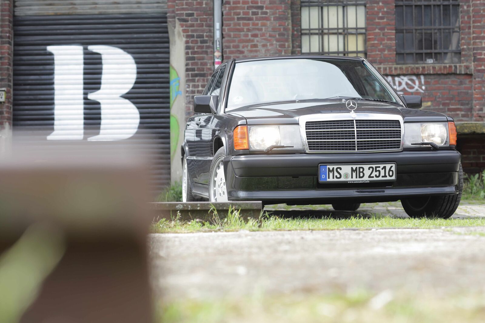 Mercedes-Benz 190 W201 190E 2.5-16