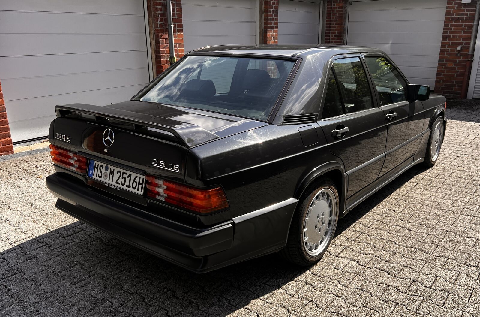 Mercedes-Benz 190 W201 190E 2.5-16