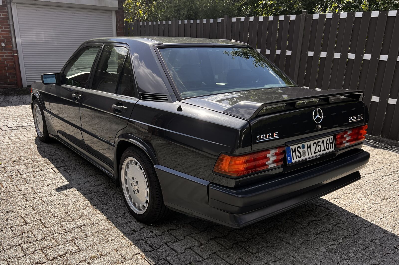 Mercedes-Benz 190 W201 190E 2.5-16