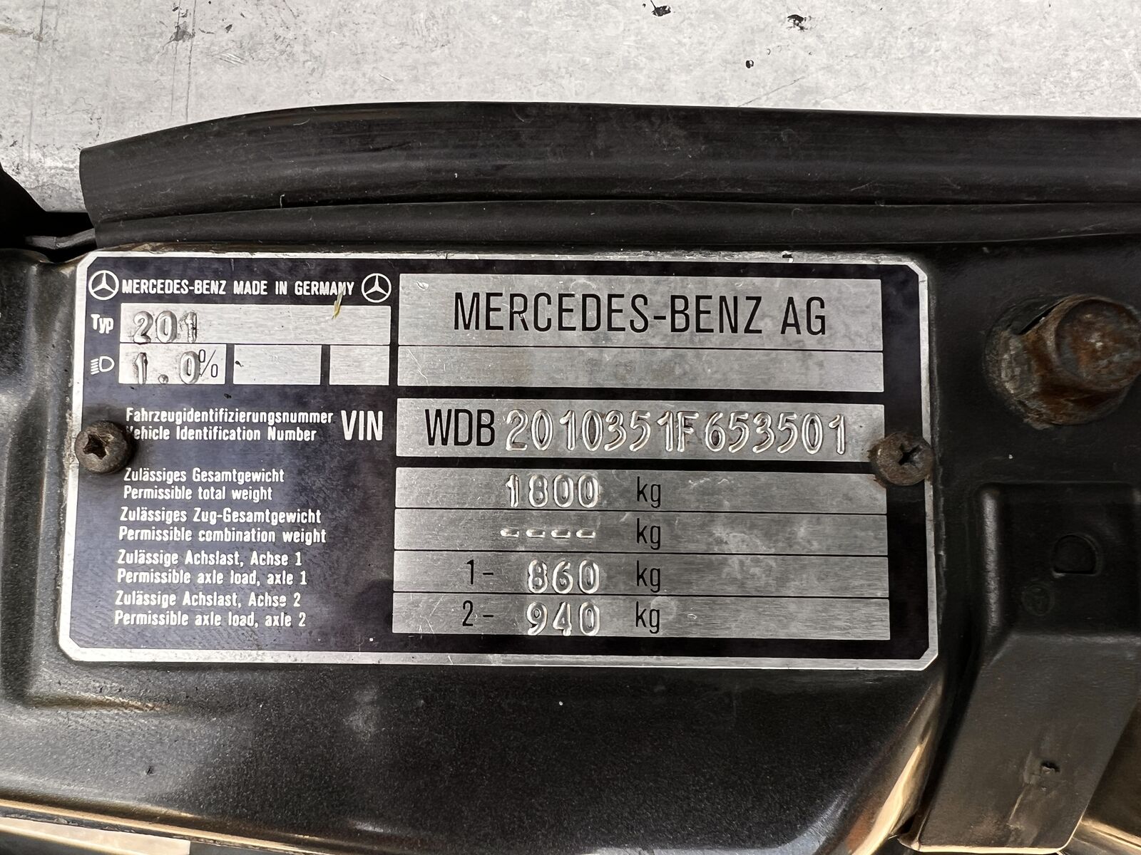 Mercedes-Benz 190 W201 190E 2.5-16
