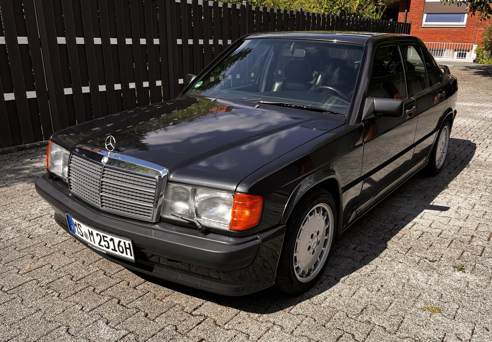 Mercedes-Benz 190 W201 190E 2.5-16