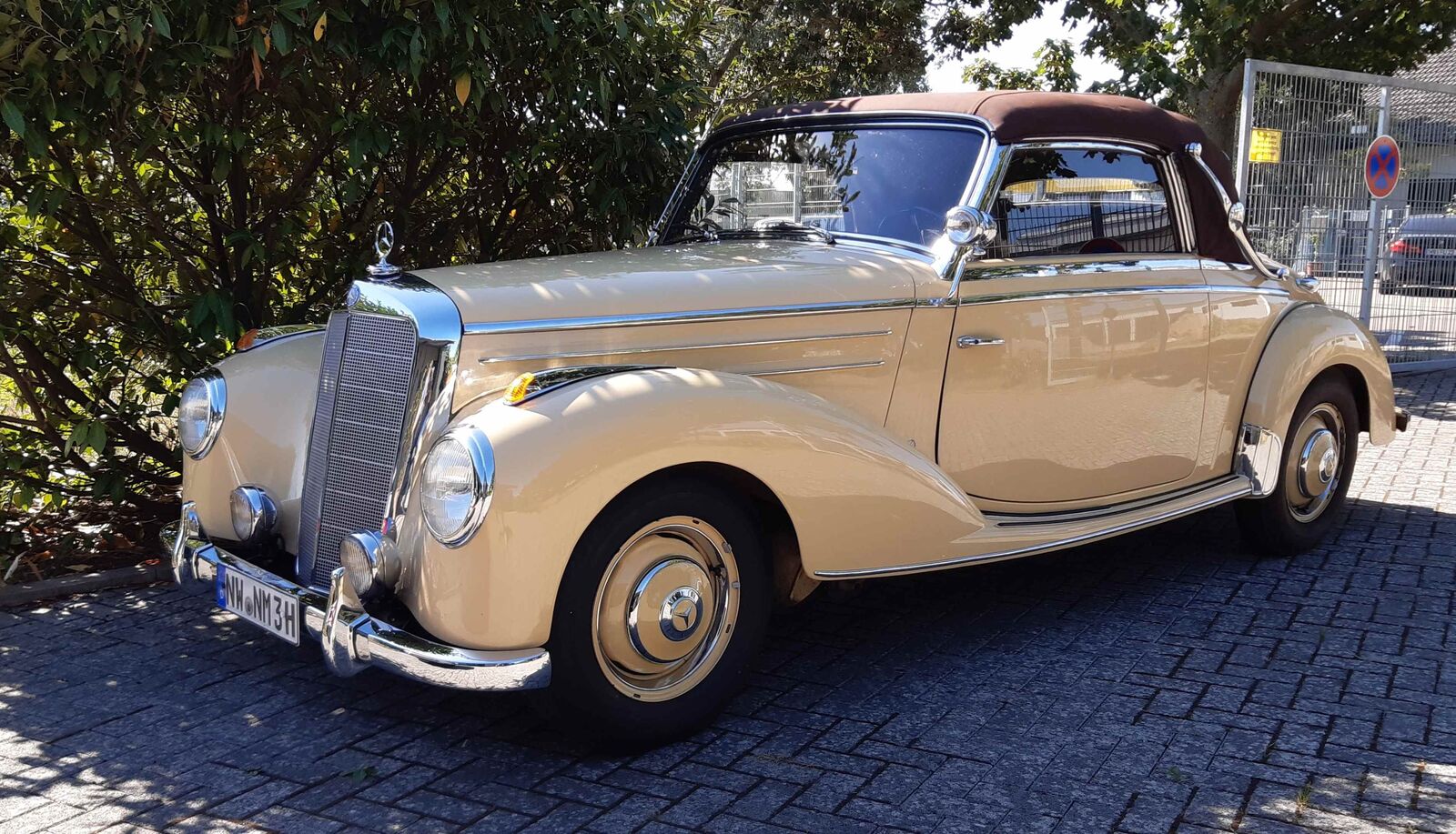 Mercedes-Benz 220 W 187