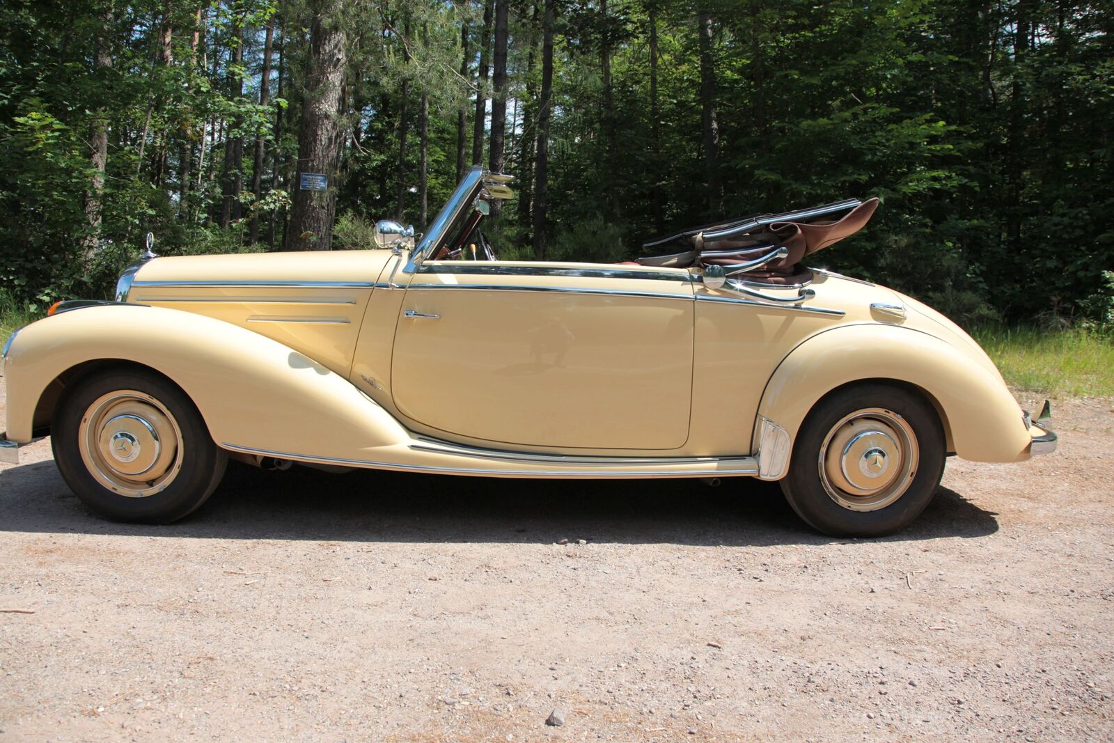 Mercedes-Benz 220 W 187