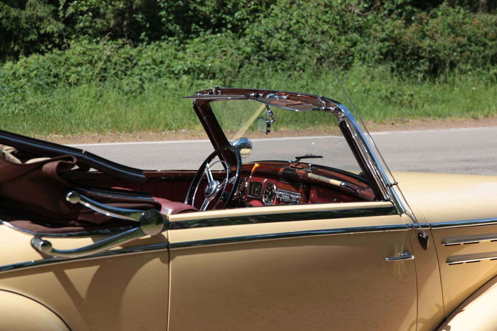 Mercedes-Benz 220 W 187