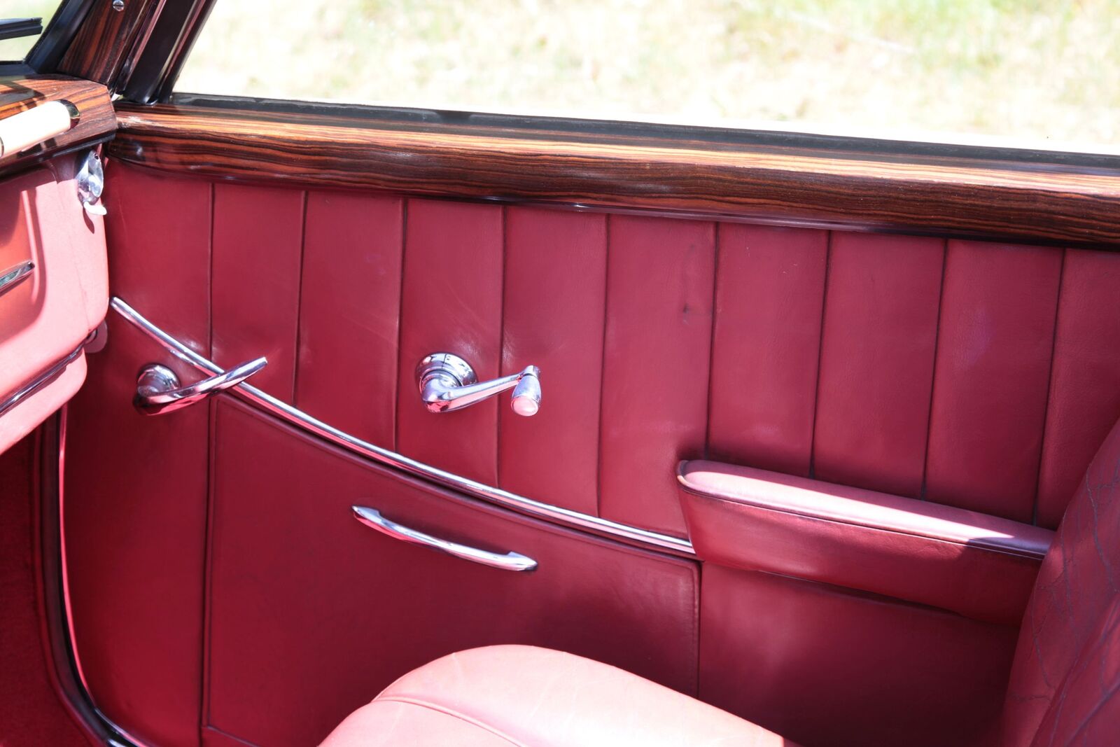 Mercedes-Benz 220 W 187