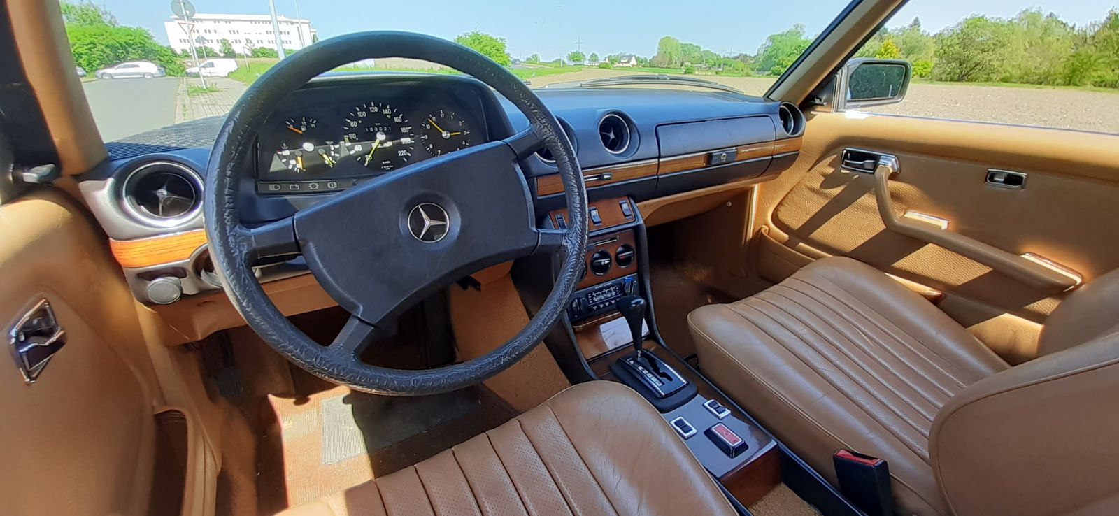 Mercedes-Benz 280 W123