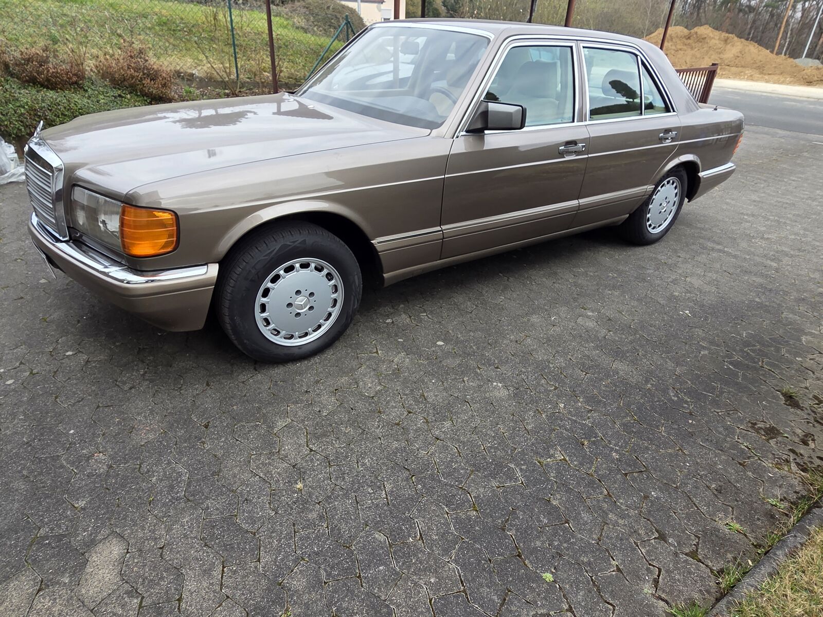 Mercedes-Benz S 500 W126