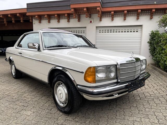Mercedes-Benz 230