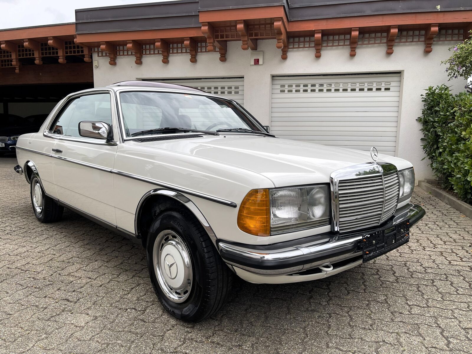 Mercedes-Benz 230 W 123