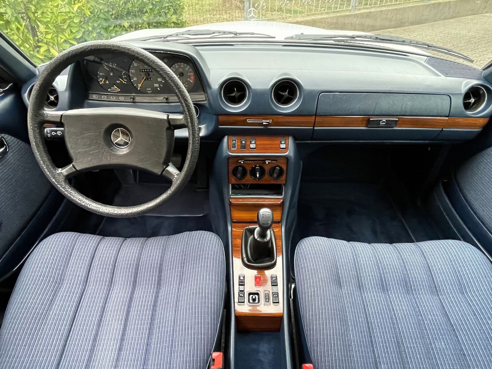 Mercedes-Benz 230 W 123