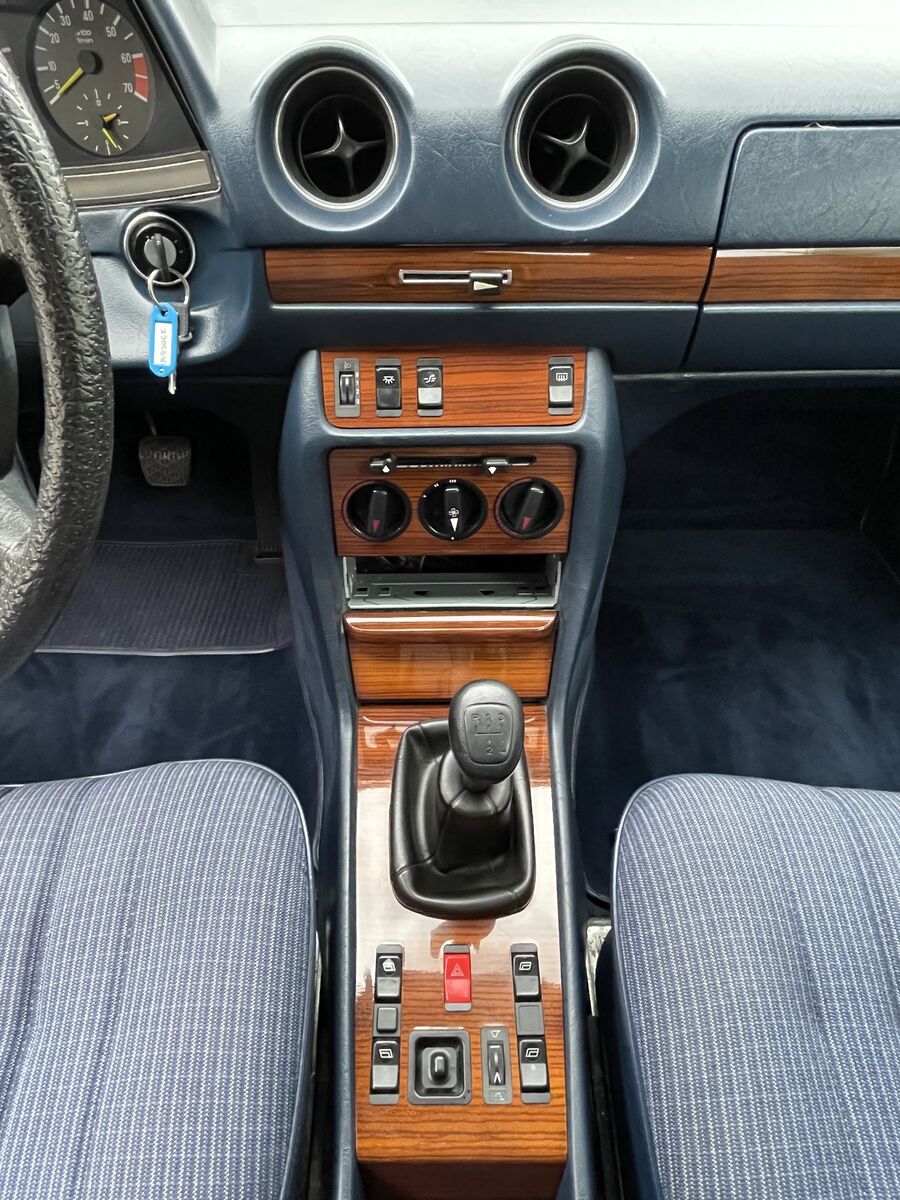 Mercedes-Benz 230 W 123