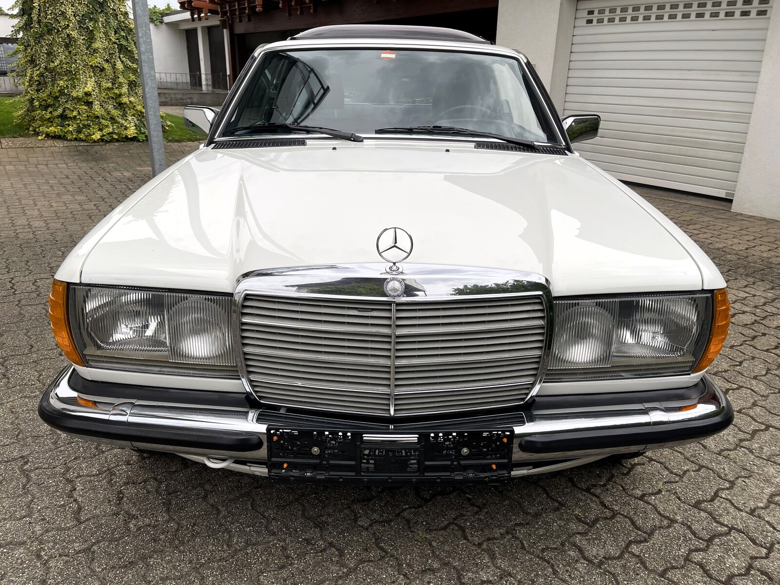 Mercedes-Benz 230 W 123