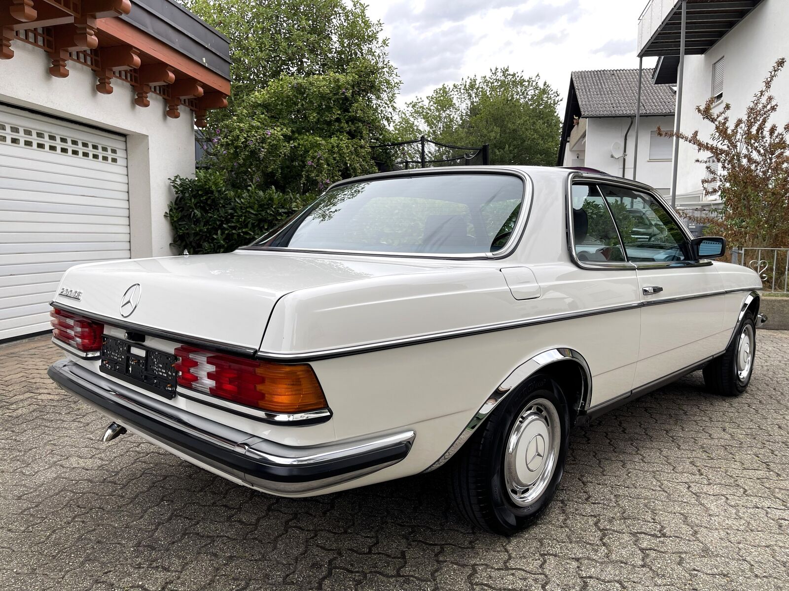 Mercedes-Benz 230 W 123