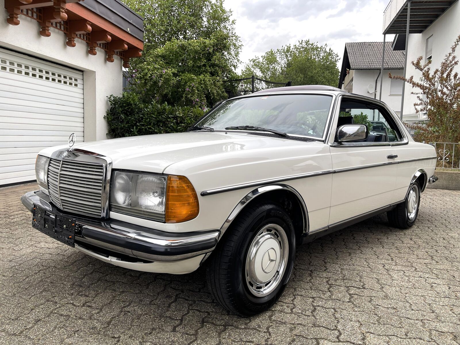 Mercedes-Benz 230 W 123