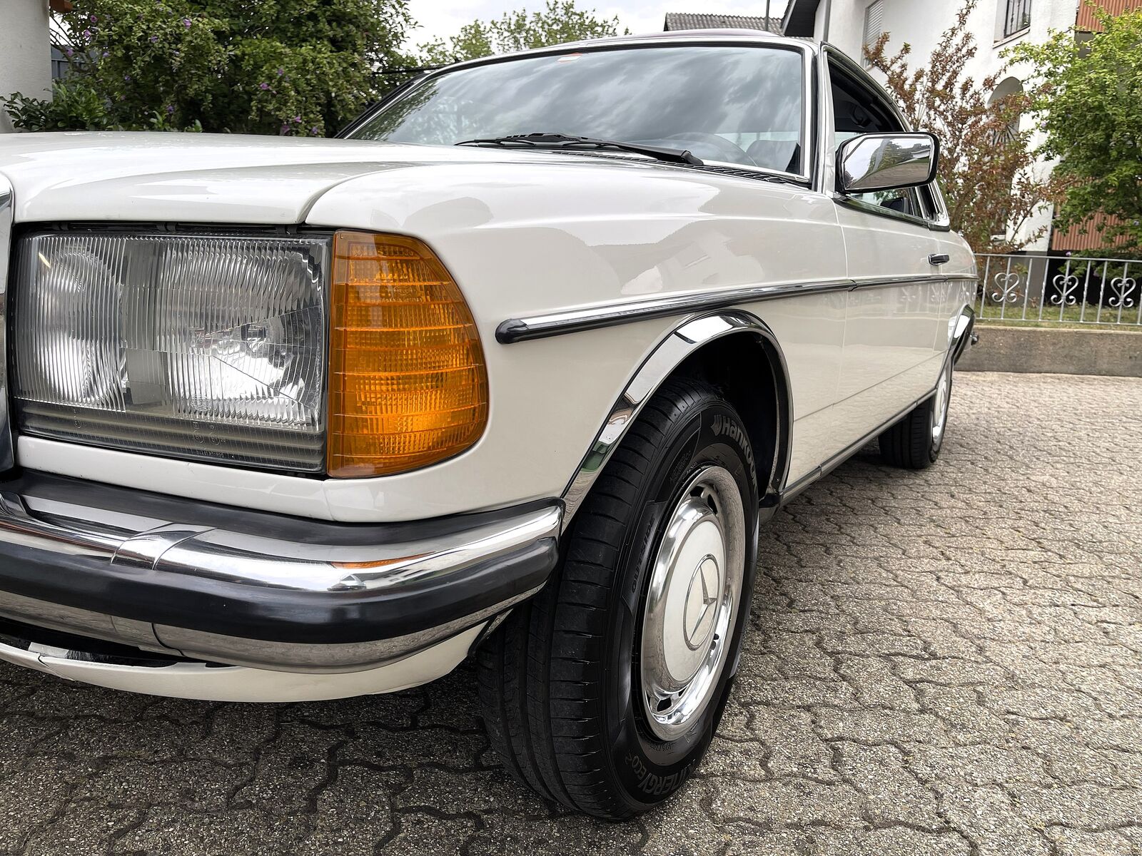 Mercedes-Benz 230 W 123