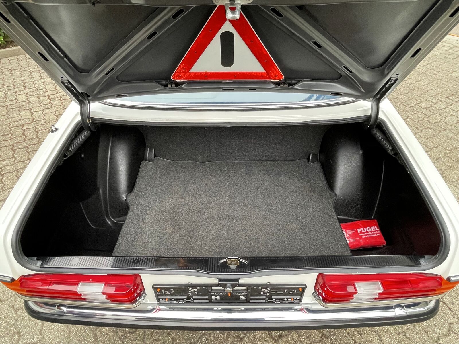 Mercedes-Benz 230 W 123