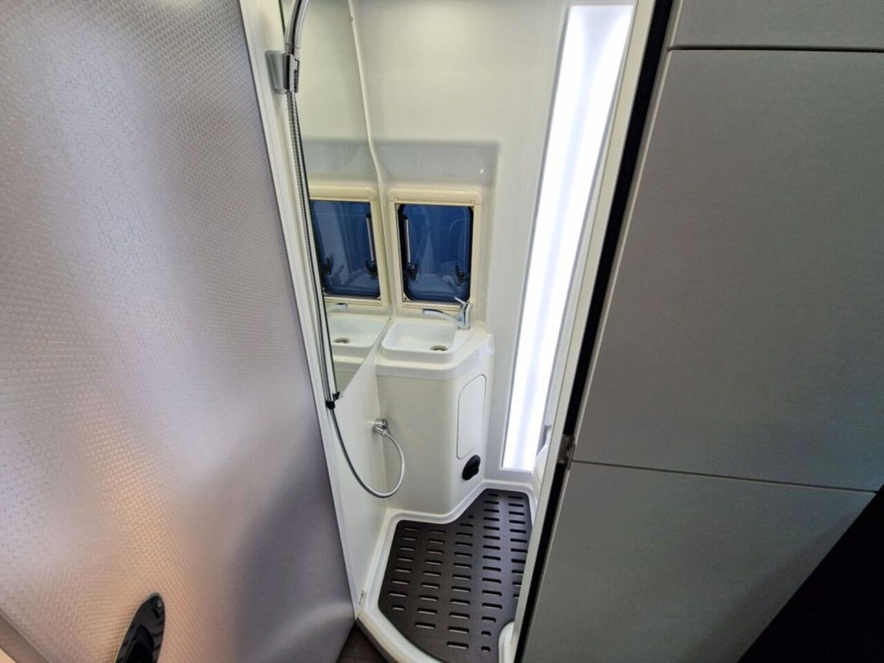 WESTFALIA AD Aufstelldach 4x4*OFFROAD-PAKET*DISTRONIC Ansicht 13 für Fahrzeugdetailseite