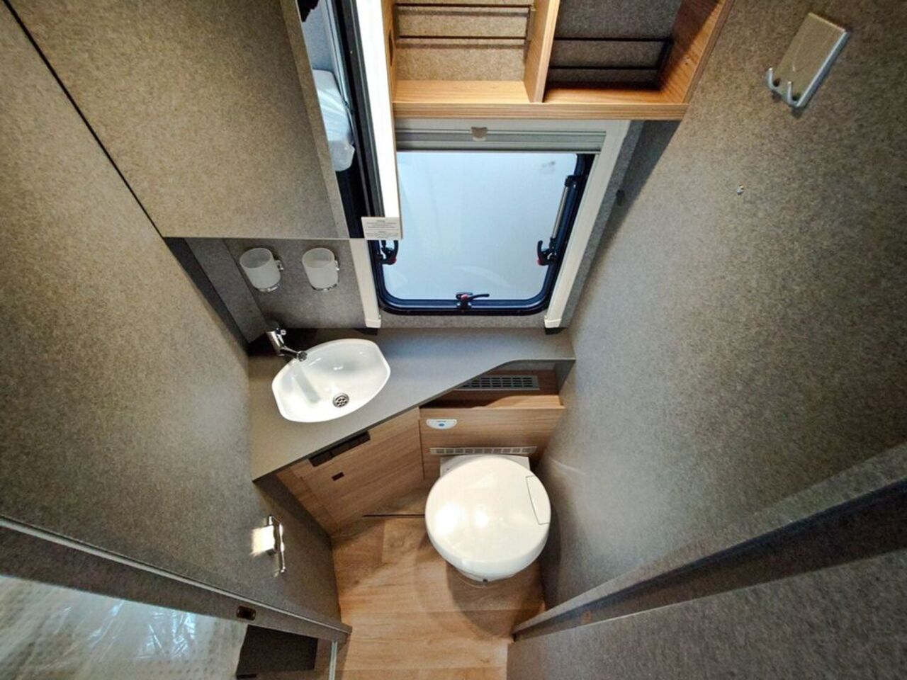 DETHLEFFS I 7057 EBL Ansicht 10 für Fahrzeugdetailseite