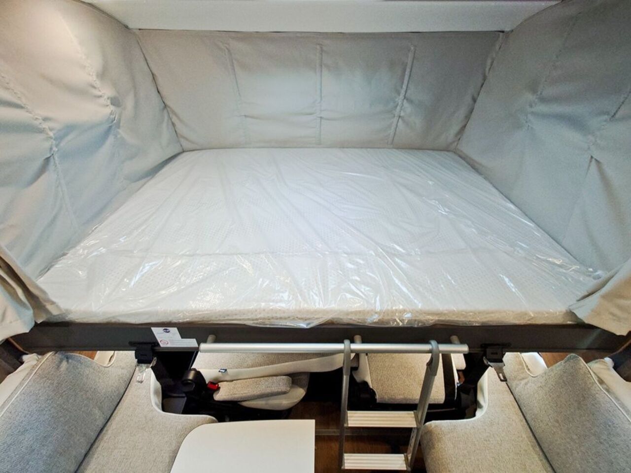 DETHLEFFS I 7057 EBL Ansicht 16 für Fahrzeugdetailseite