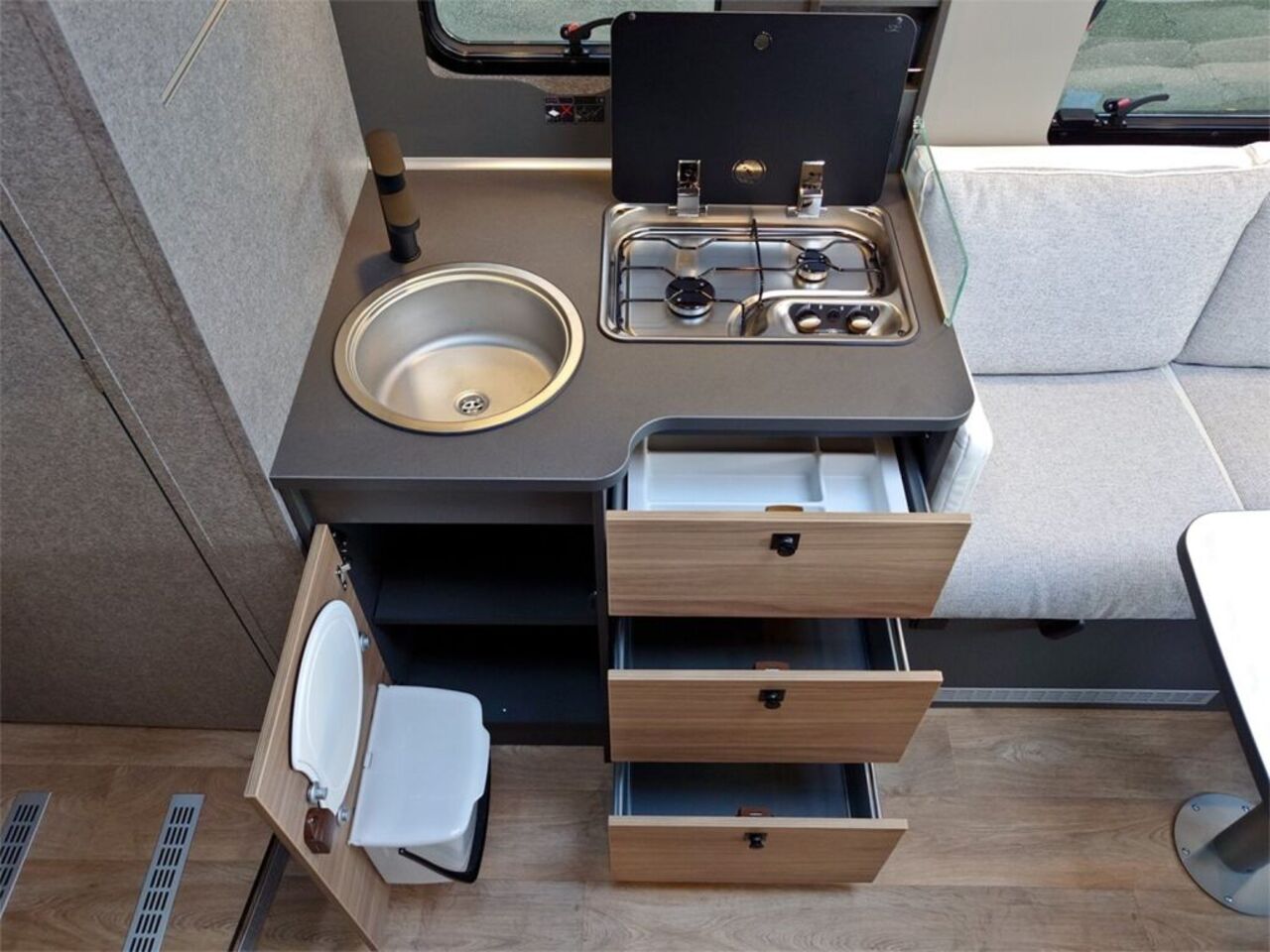 DETHLEFFS I 7057 EBL Ansicht 8 für Fahrzeugdetailseite