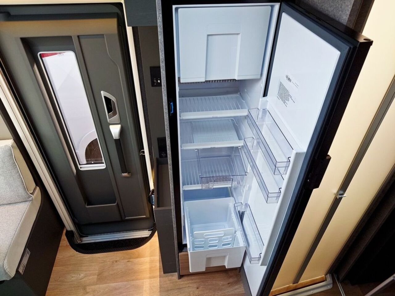 DETHLEFFS I 7057 EBL Ansicht 9 für Fahrzeugdetailseite