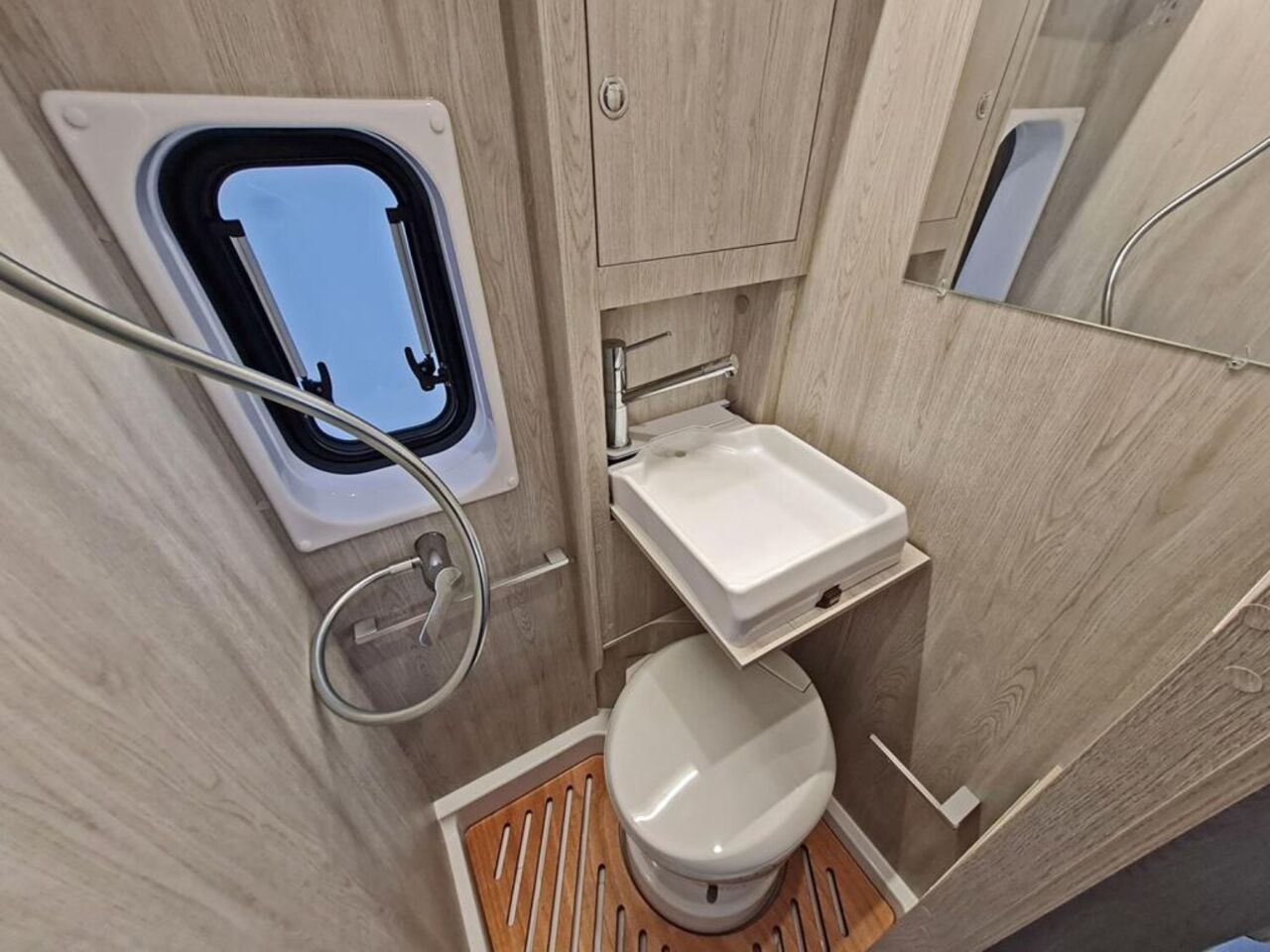 ROLLER TEAM ADVANCE 6 *SOLAR*ACC*Allwetter* Ansicht 8 für Fahrzeugdetailseite