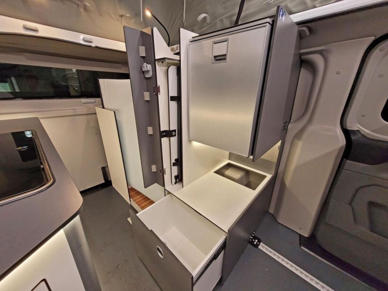 KARMANN 550 *136PS*AHK*VIVA*WHITE* Ansicht 11 für Fahrzeugdetailseite