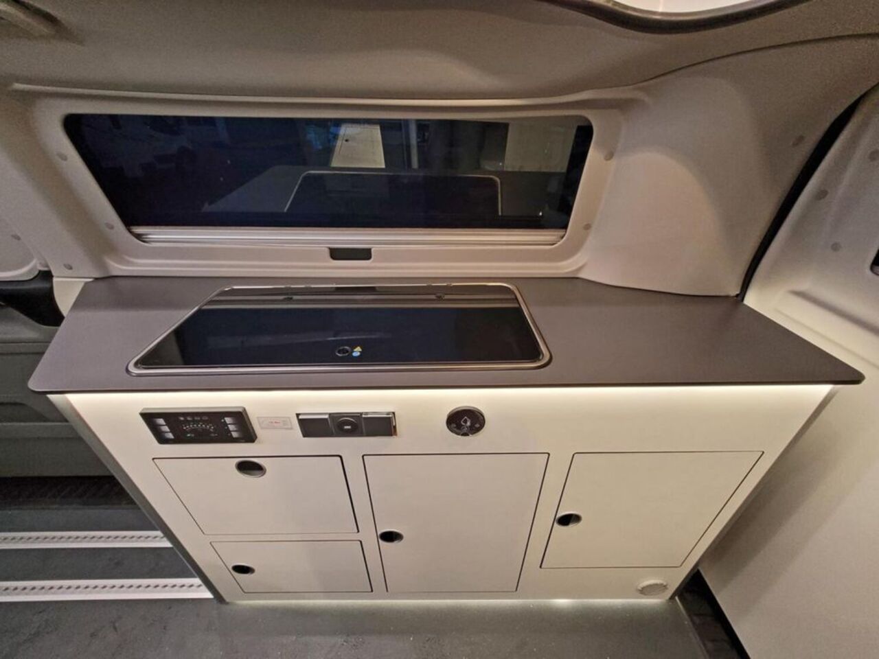 KARMANN 550 *170PS*ATM*AHK*5. Sitze*ALLWETTER* Ansicht 11 für Fahrzeugdetailseite