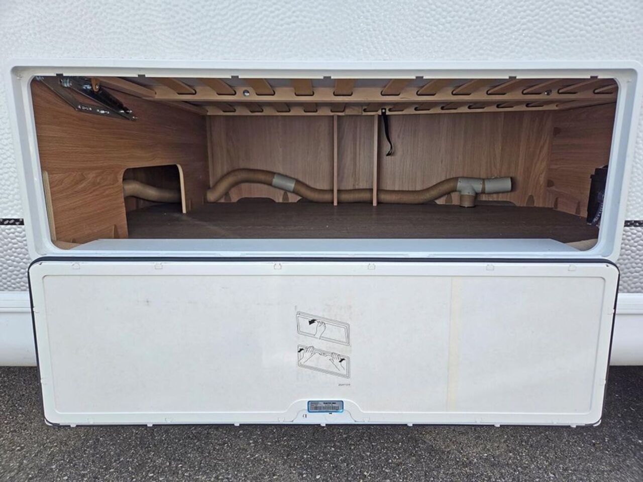 HOBBY 495 WFB *MARKISE*MOVER*CITY*GAS AUSSEN Ansicht 13 für Fahrzeugdetailseite