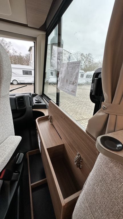 KNAUS 900 LEG Live I ; Tageszulassung Ansicht 22 für Fahrzeugdetailseite