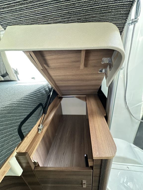 KNAUS 700 LEG HY4 Stützen, Wechselrichter Ansicht 19 für Fahrzeugdetailseite