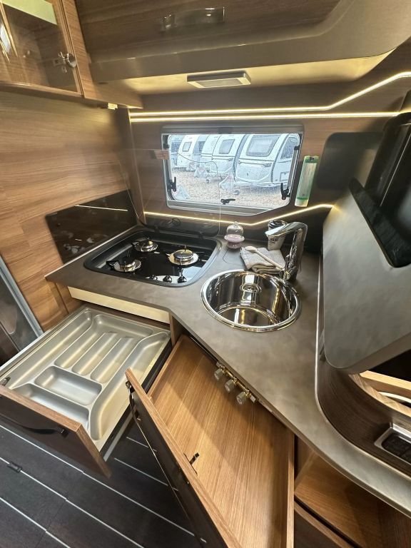 KNAUS 700 LEG HY4 Stützen, Wechselrichter Ansicht 23 für Fahrzeugdetailseite