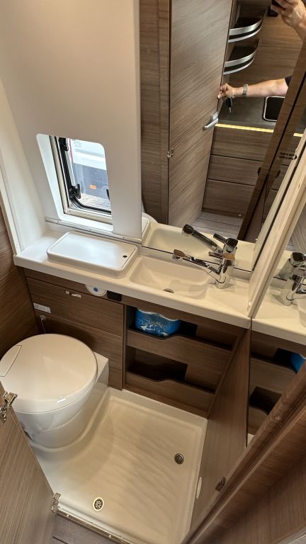 KNAUS 600 MQ Platinum Selection Mietfahrzeug Verfügbar 11 2026 Ansicht 21 für Fahrzeugdetailseite