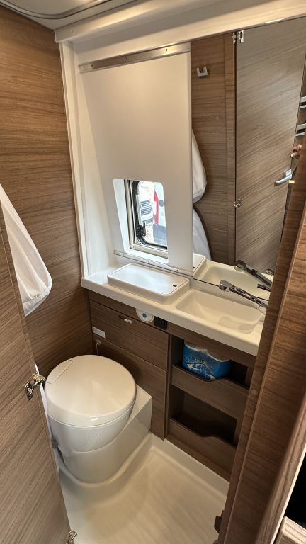 KNAUS 600 MQ Platinum Selection Mietfahrzeug Verfügbar 11 2026 Ansicht 22 für Fahrzeugdetailseite