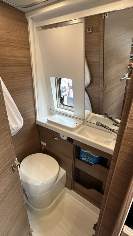 KNAUS 600 MQ Platinum Selection Mietfahrzeug Verfügbar 11 2026 Ansicht 23 für Fahrzeugdetailseite