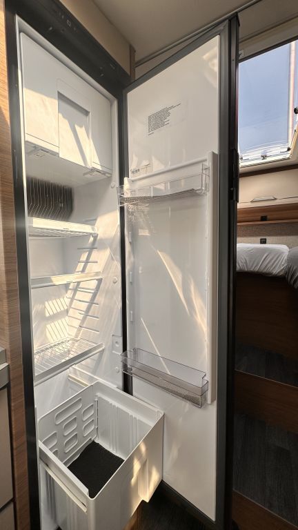 KNAUS 650 MEG L -Sitzgruppe, Rahmenfenster Ansicht 17 für Fahrzeugdetailseite